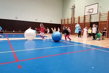 Rosničky a sportovky - téma Na ball-e